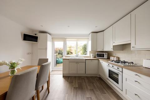 4 bedroom townhouse for sale, Roding Lane North, Woodford Green, IG8