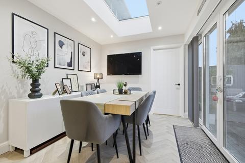 4 bedroom terraced house for sale, Whitmore Way, Basildon, SS14