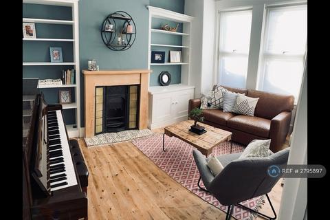 undefined, Edna Road, London, SW20