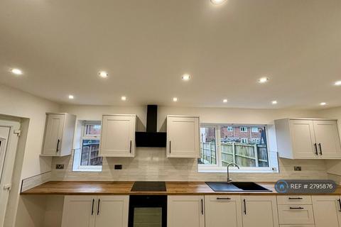 3 bedroom end of terrace house to rent, Haynes Road, Doncaster, DN8
