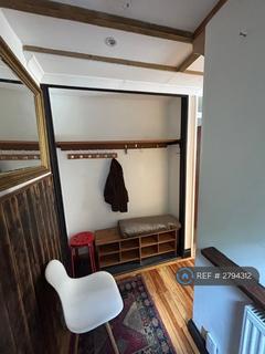 2 bedroom flat to rent, Alexander Mews, London, W2