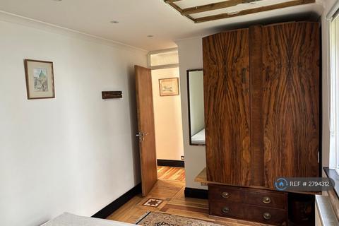 2 bedroom flat to rent, Alexander Mews, London, W2