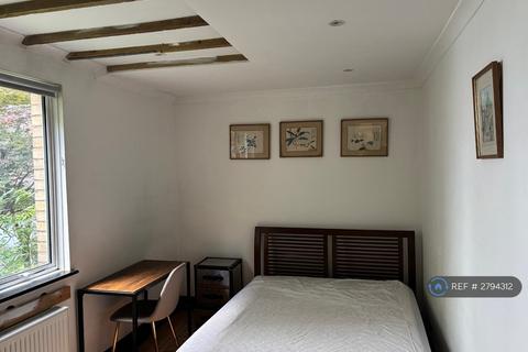 2 bedroom flat to rent, Alexander Mews, London, W2