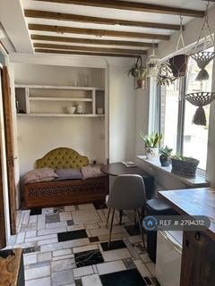 2 bedroom flat to rent, Alexander Mews, London, W2