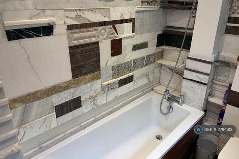 2 bedroom flat to rent, Alexander Mews, London, W2
