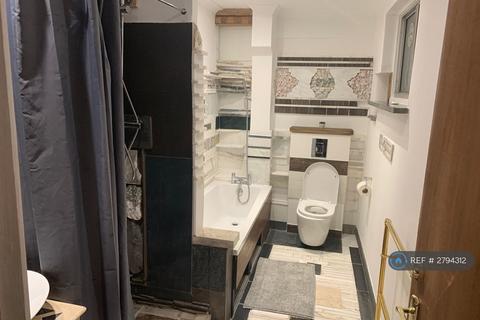 2 bedroom flat to rent, Alexander Mews, London, W2