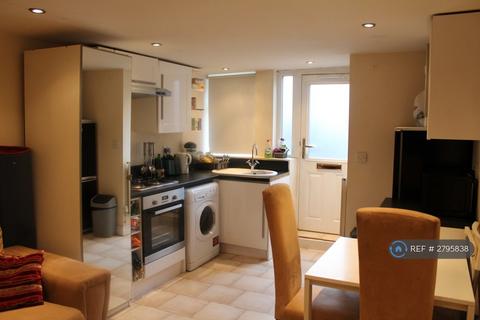 1 bedroom flat to rent, Woodside Place, Leeds, LS4