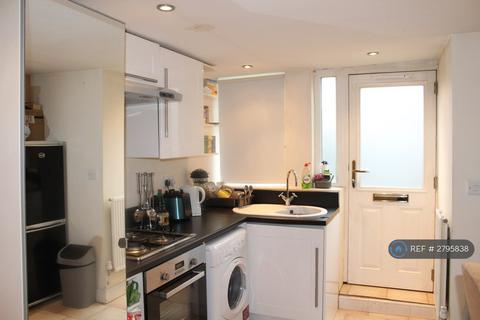 1 bedroom flat to rent, Woodside Place, Leeds, LS4