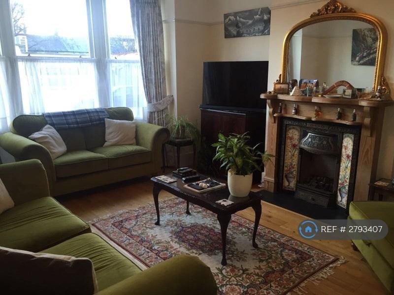 Living Room.  Nicely Decorated And Comfortable.
