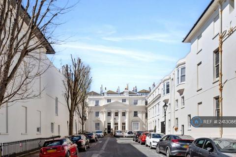 Lansdowne Square, Hove, BN3