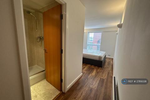 2 bedroom flat to rent, The Quays, Leeds, LS1