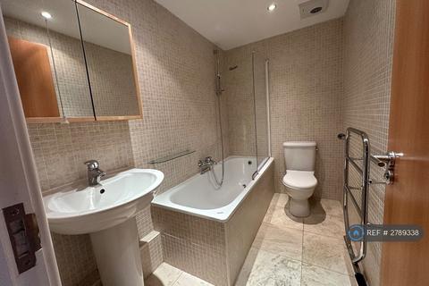 2 bedroom flat to rent, The Quays, Leeds, LS1
