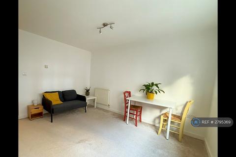 1 bedroom flat to rent, Cannock Court, London, E17