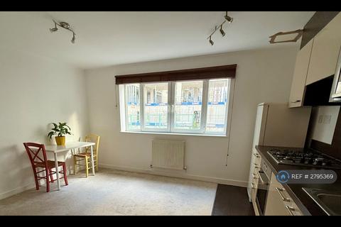 1 bedroom flat to rent, Cannock Court, London, E17
