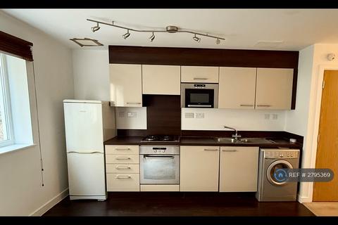 1 bedroom flat to rent, Cannock Court, London, E17