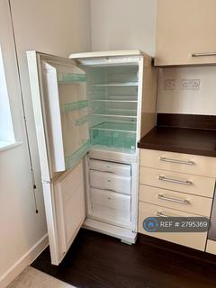 1 bedroom flat to rent, Cannock Court, London, E17