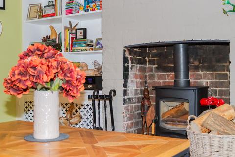 2 bedroom terraced house for sale, Long Thurlow Row, Bury St. Edmunds, IP31