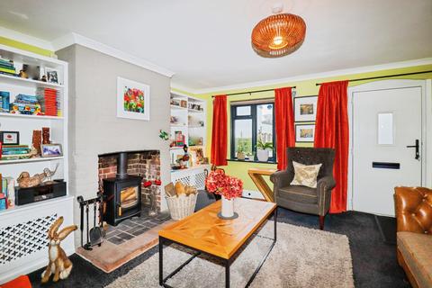2 bedroom terraced house for sale, Long Thurlow Row, Bury St. Edmunds, IP31