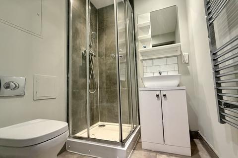 Studio to rent, Week Street