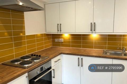 3 bedroom flat to rent, Old Bedford Road, Luton, LU2