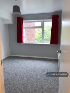 3 bedroom flat to rent, Old Bedford Road, Luton, LU2
