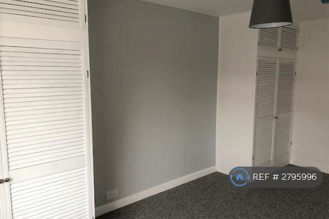 3 bedroom flat to rent, Old Bedford Road, Luton, LU2