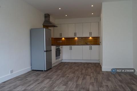 3 bedroom flat to rent, Old Bedford Road, Luton, LU2