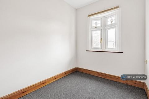 4 bedroom semi-detached house to rent, Balliol Road, Welling, DA16