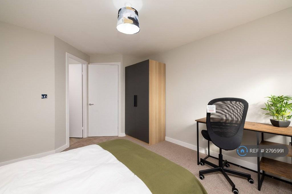 Wardrobes & Desk