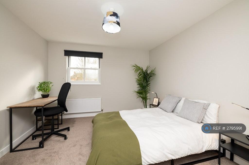 Large Main Bedroom