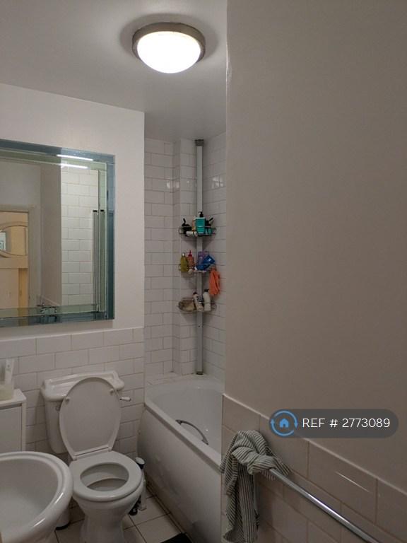 Main Bathroom, Shared