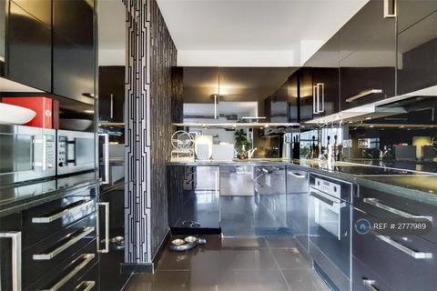 2 bedroom flat to rent, Cascades Tower, London, E14