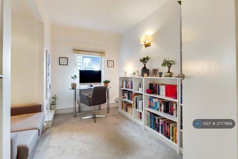 2 bedroom flat to rent, Cascades Tower, London, E14