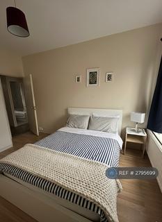 3 bedroom flat to rent, Sherborne House, London, SW8