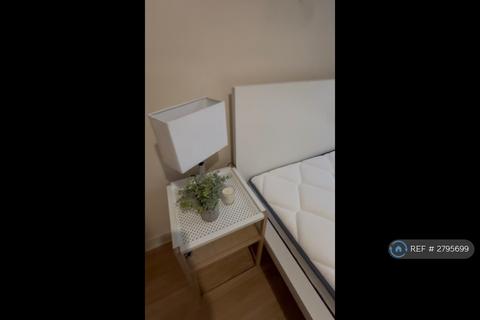 3 bedroom flat to rent, Sherborne House, London, SW8