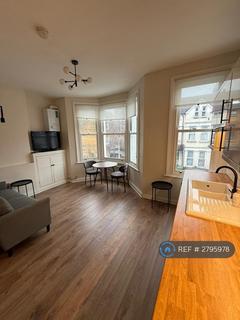 2 bedroom flat to rent, Kenwyn Road, London, SW4
