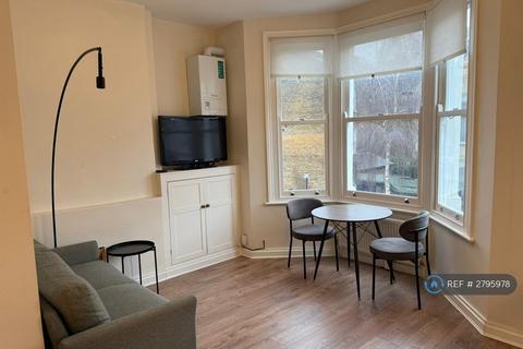 2 bedroom flat to rent, Kenwyn Road, London, SW4