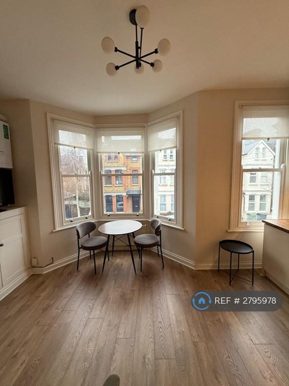 Living Room/Dining Area