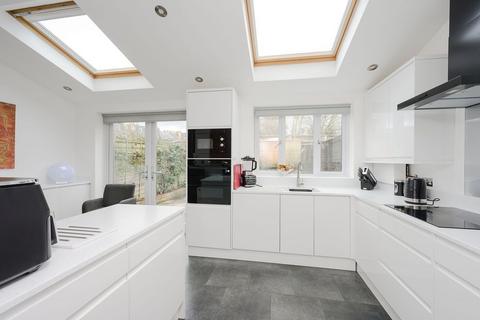 4 bedroom terraced house for sale, Pendarves Road, London SW20