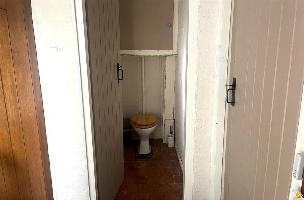 Downstairs wc