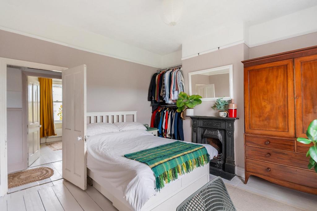 0 N4 ERYN - Bedroom AH.jpg