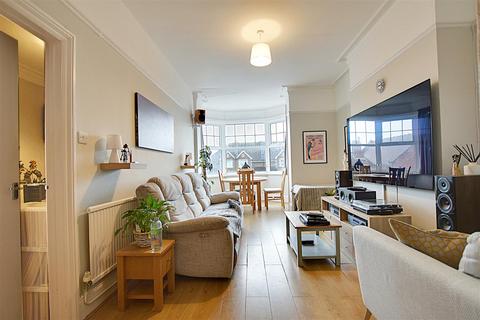 3 bedroom flat for sale, Cantelupe Road, Bexhill-On-Sea