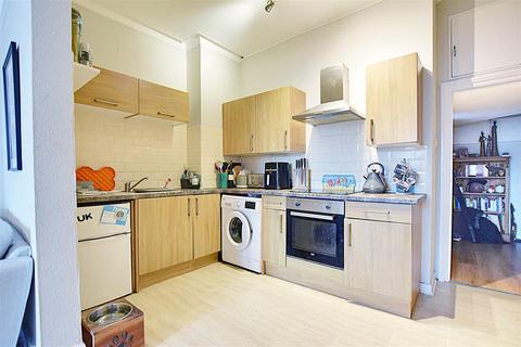 3 bedroom flat for sale, Cantelupe Road, Bexhill-On-Sea