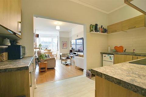 3 bedroom flat for sale, Cantelupe Road, Bexhill-On-Sea