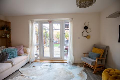 3 bedroom semi-detached house for sale, Monarch Street, Aylesbury, HP18