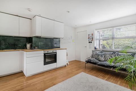 1 bedroom ground floor flat to rent, Croftongate Way, London SE4