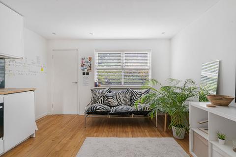 1 bedroom ground floor flat to rent, Croftongate Way, London SE4