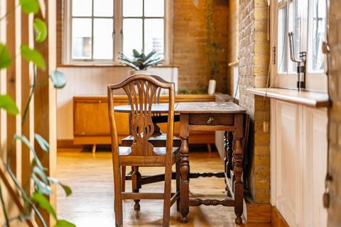 2 bedroom duplex for sale, Maltings Place, Tower Bridge Road, SE1