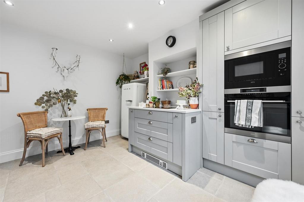 Kitchen - hob and ovens.jpg