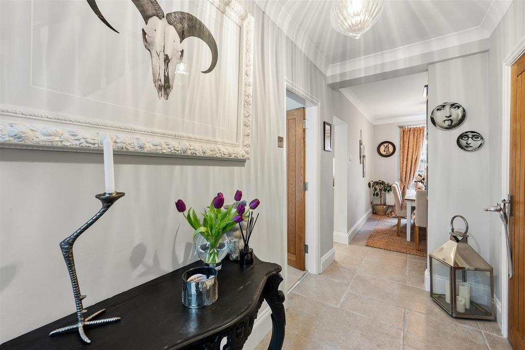 Entrance Hallway to Dining Room.jpg